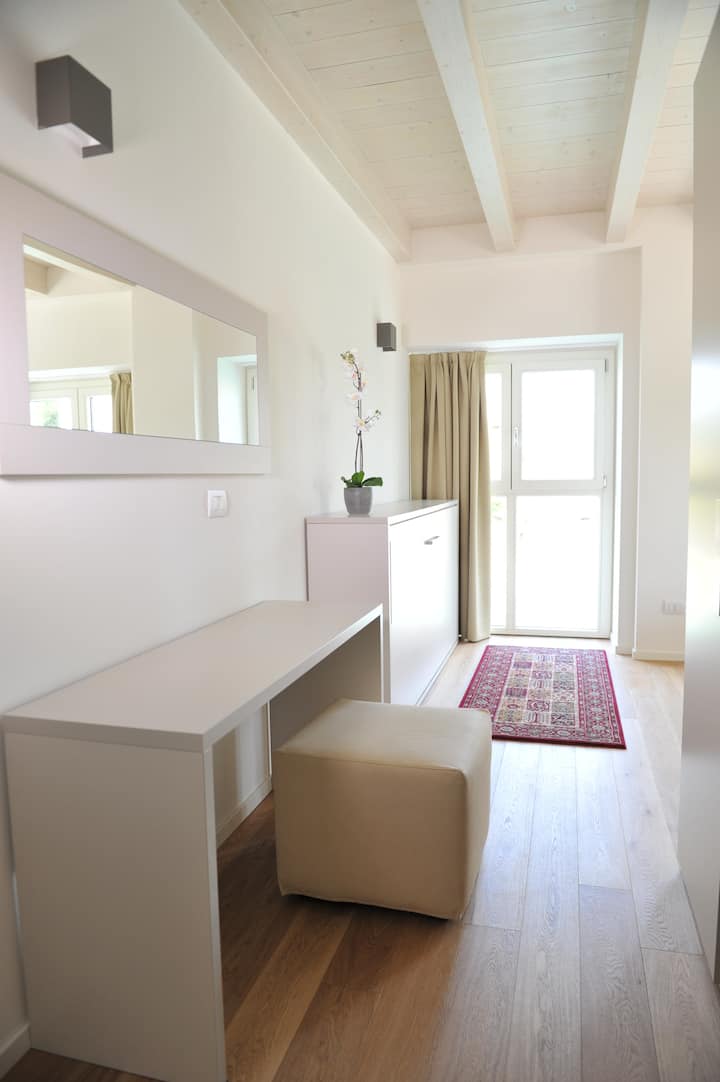 Სამუშაო მაგიდის კუთხე 