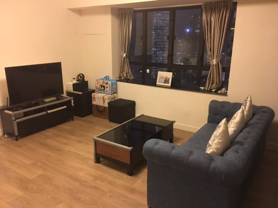Spacious lounge room