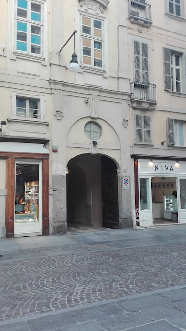 Accesso Torino Via Lagrange n.27
