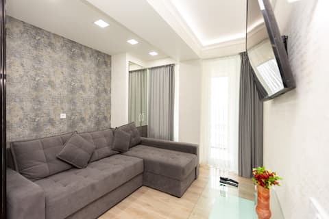 🔝Main Street Estate Tower Apartment 🌐