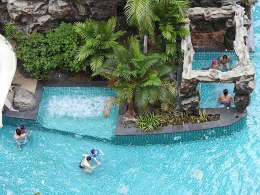 massage pool