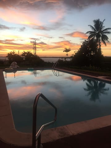 Mid Century Modern Guesthouse with Pool and Views!