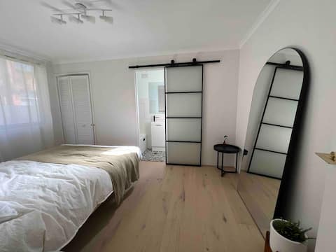Successful Airbnb property: Dreamy oasis by the Glebe foreshore in Glebe