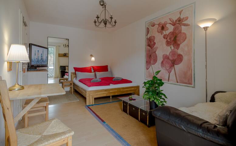 Komfortables Doppelbettzimmer mit Balkon