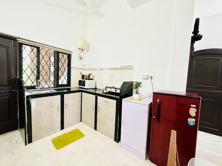 Full kitchen image 1