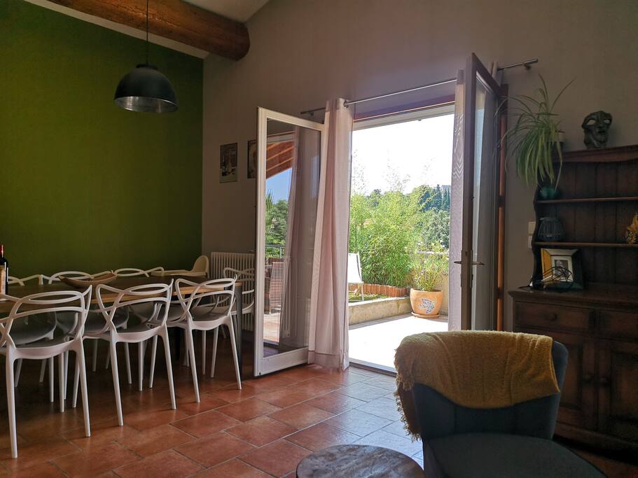 Salle à manger vers terrasse