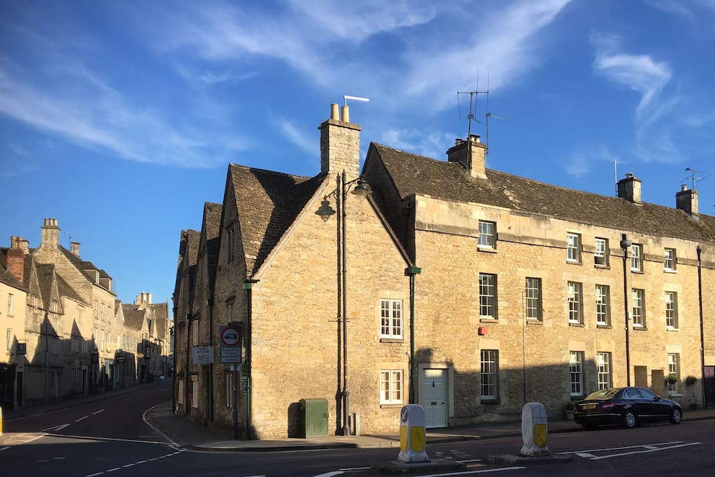 Located in the heart of Tetbury. Long Street (straight on) stretches up to the historic market and is lined with fascinating old shops, cafes and restaurants.