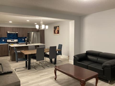 Top performing Airbnb: Uplands 2 ensuites bedrooms with double garage in The Uplands