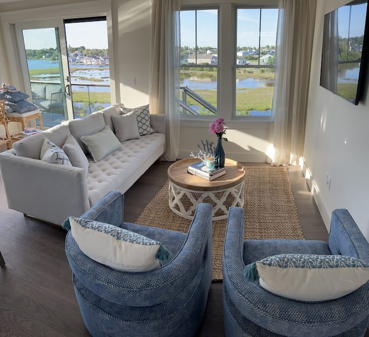 Luxurious Waterfront Beach House At Matunuck Beach - South Kingstown, RI
