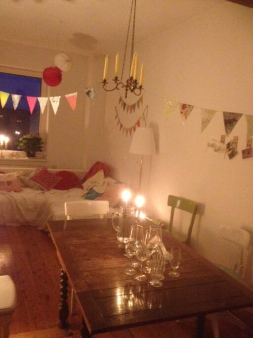 Dein Zimmer mit Festtagsbeleuchtung