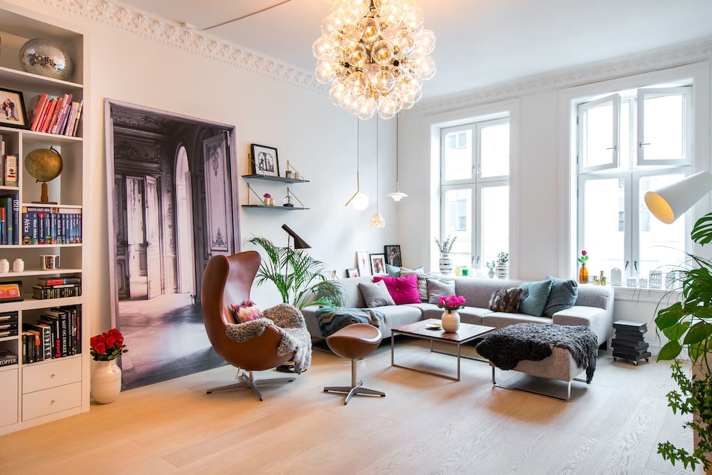 Our favorite chillout lounge, the living room. We love interior design, and we guarantee you will be amazed by our designer lamp consisting of 60 large bulbs.