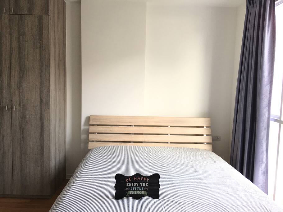bed and mattress Size 5ft