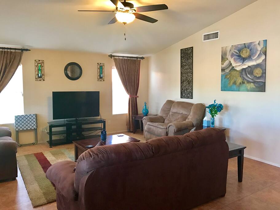 Living room w/ 55" HDTV