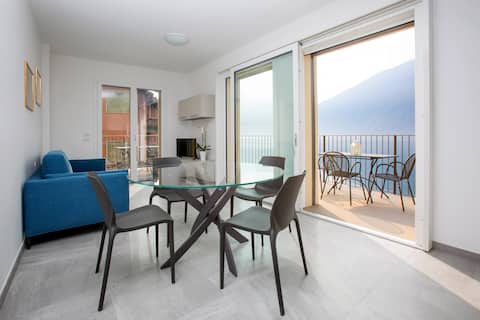 Tulipano apartment overlooking the lake