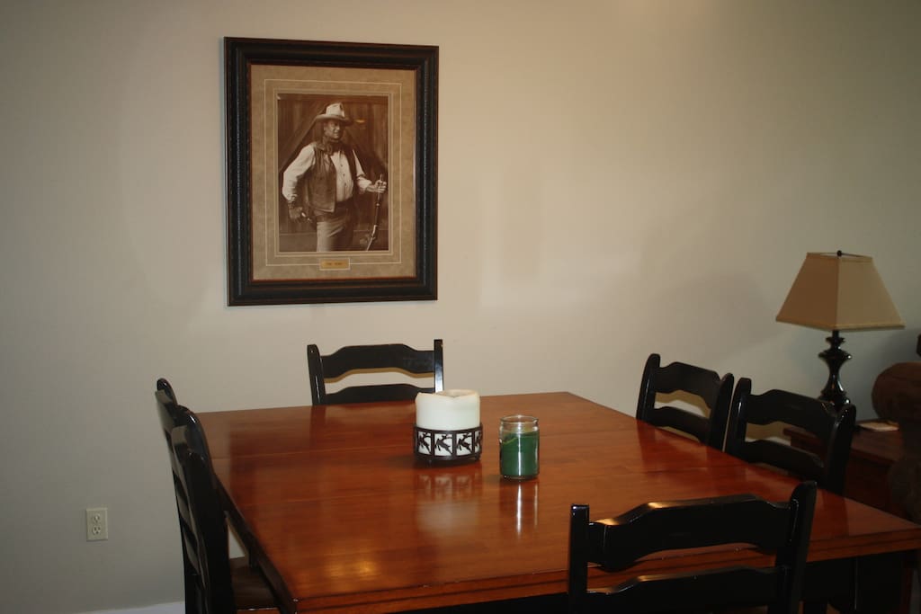 Dining Table Seats 6 + 2 barstools