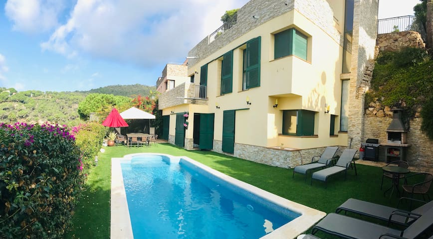 Luxury Villa Vista del Mar – walk to the beach