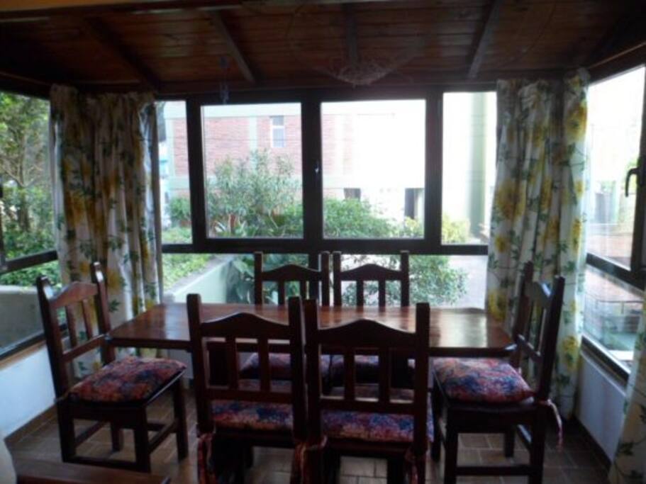 Comedor con vista al exterior