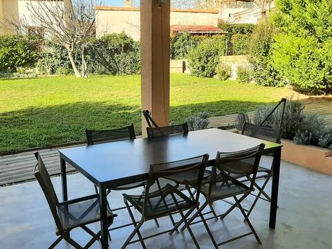 Village center house with garden and A/C 10 people