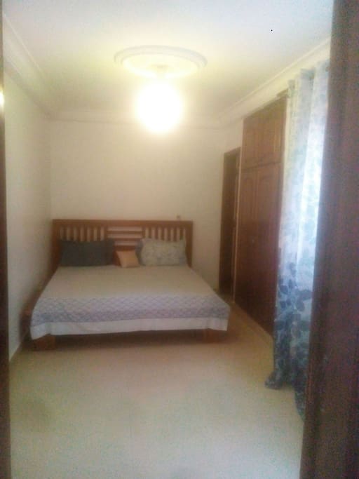 chambre principale avec baignoire