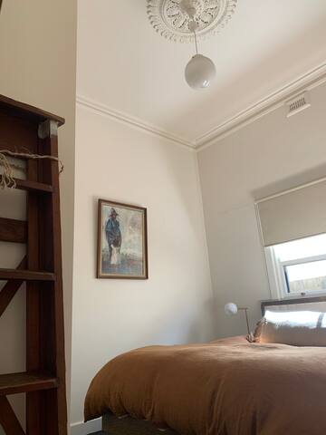 Quant 2 Bedroom Home with parking in Richmond gallery image 4