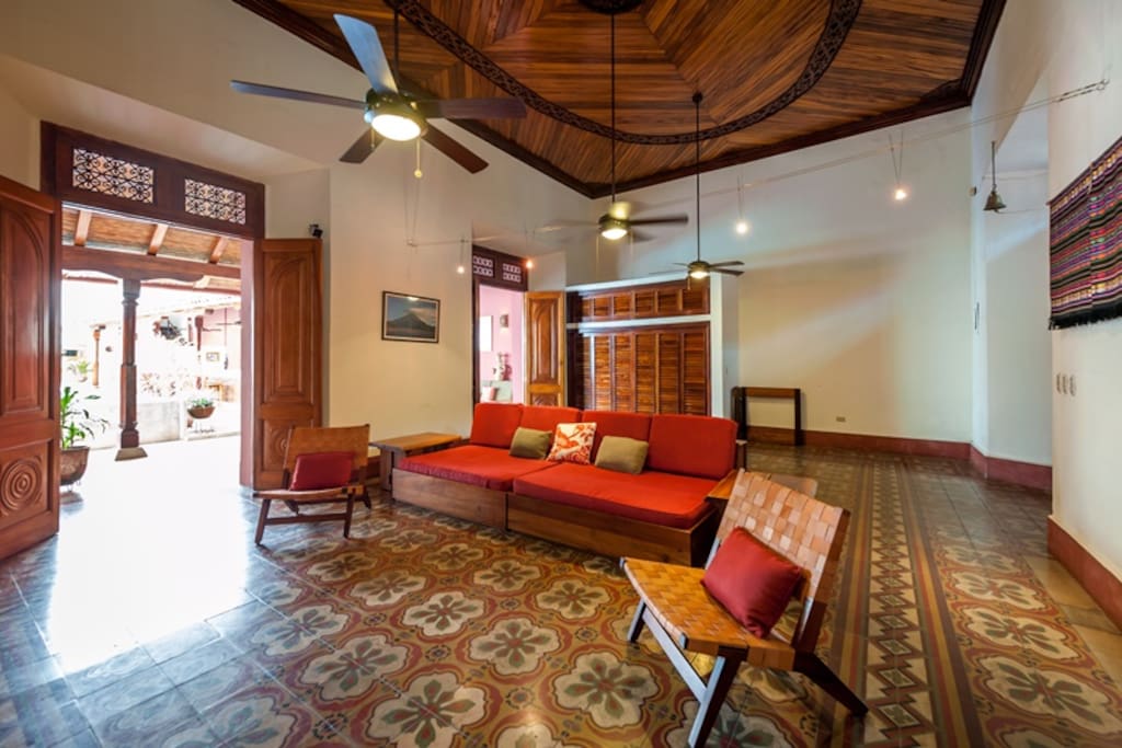 The front salon and main entrance, this space is lovingly decorate with a mixture of modern and
traditional Nicaraguan/Spanish design. The lofty ceilings and beautiful floor tile make this room
not only sophisticated but welcoming and cozy too!