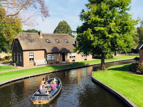 Gieters Mooist; most beautiful spot in Giethoorn.
