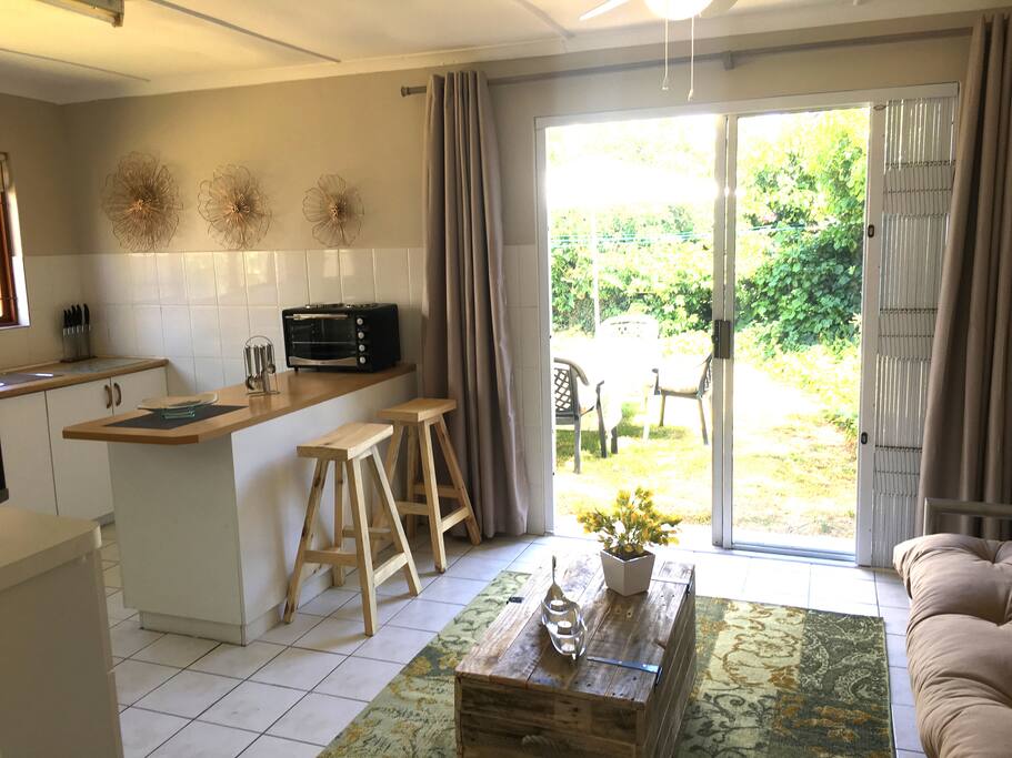 Flow to outside braai(barbeque) area.