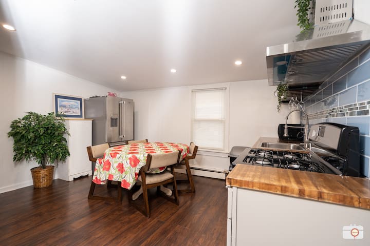 Modern Apartment 3 Blocks from Beach 3bed 1 bath