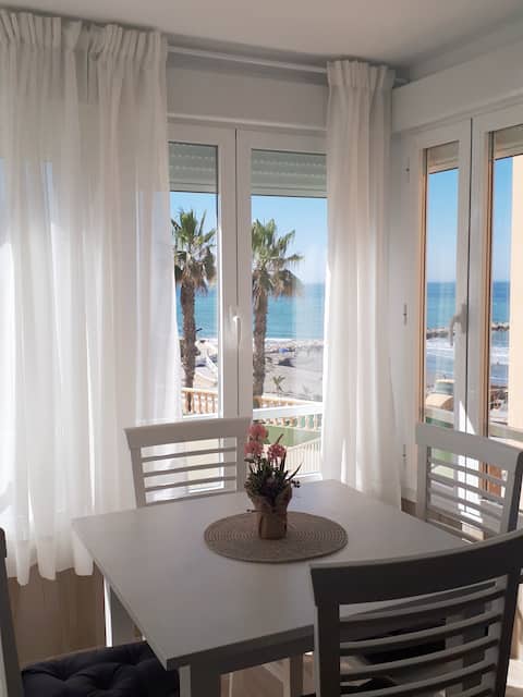 Top performing Airbnb: El Espigón Studio right by the beach in Torrox