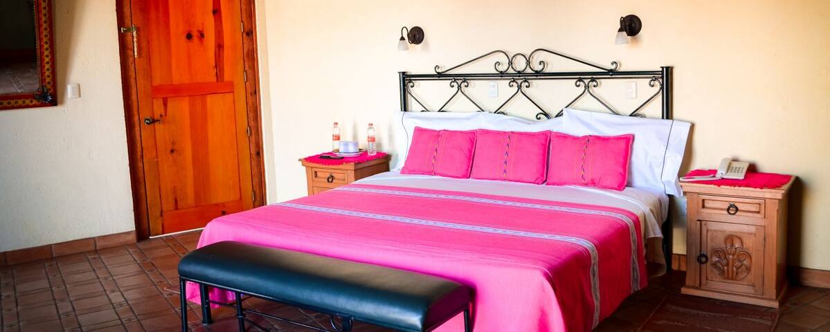 Antiguo Vapor managed Airbnb listing 1