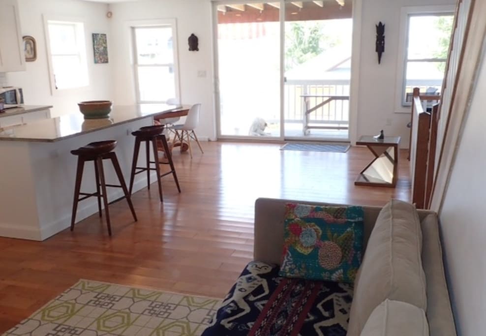 Open space relaxation in modern ocean town home, just an hour from NYC!