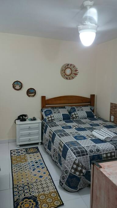 cama de casal e criado mudo