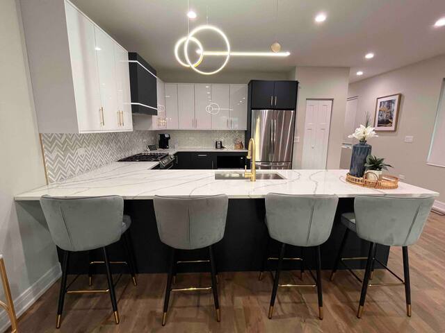 Modern Home ~20 min from Downtown gallery image 2