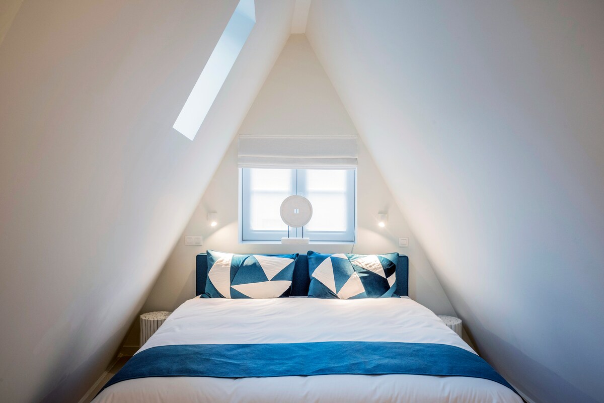 ห้องนอนคู่ชั้นสองในบ้านพักตากอากาศ Diephuys 14B ใจกลางบรูจส์