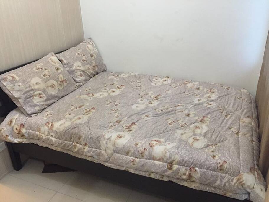 Queen size bed