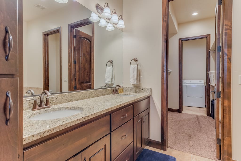 Master Bathroom (main floor)