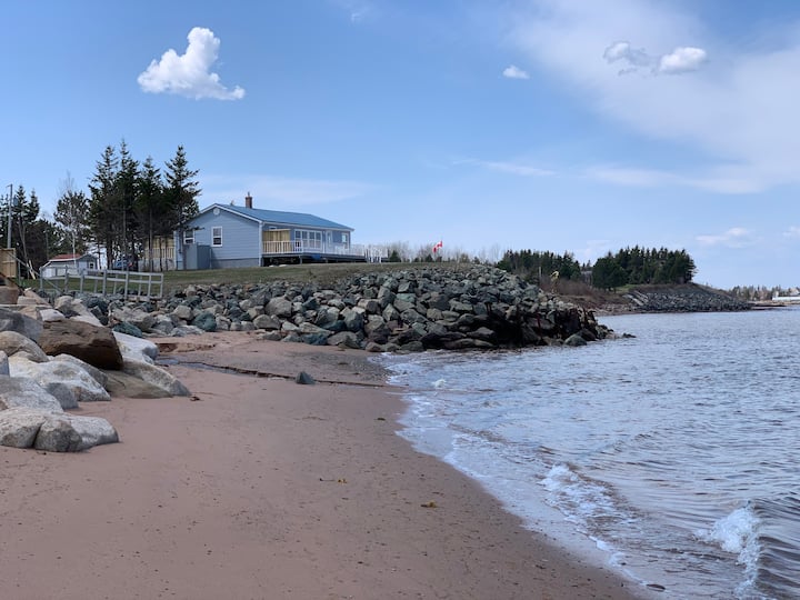 Oceanfront beach cottage, panoramic views of ocean Cottages for Rent