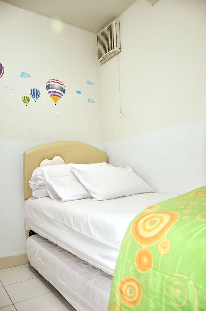 Bedroom 2 for 2 guests, with exhaust fan