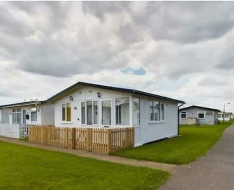 Popular Airbnb listing: Rainbow's End Chalet. in Mablethorpe And Sutton