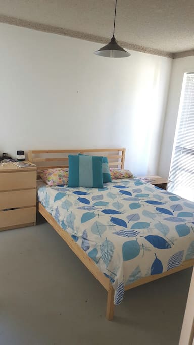 Queen size bed and super comfy mattress.