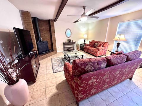 Successful Airbnb property: 3 Bedroom Home *Safe & Quiet near DFW Airport* in Irving