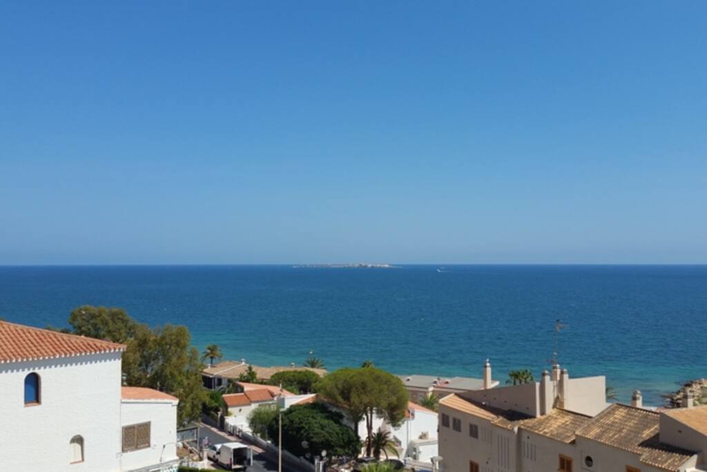 Vue du balcon avec l'île de Tabarca au fond.