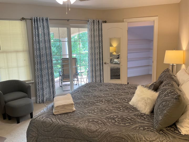 King Bed, Private Bath/Balcony Houses for Rent in Bear, Delaware