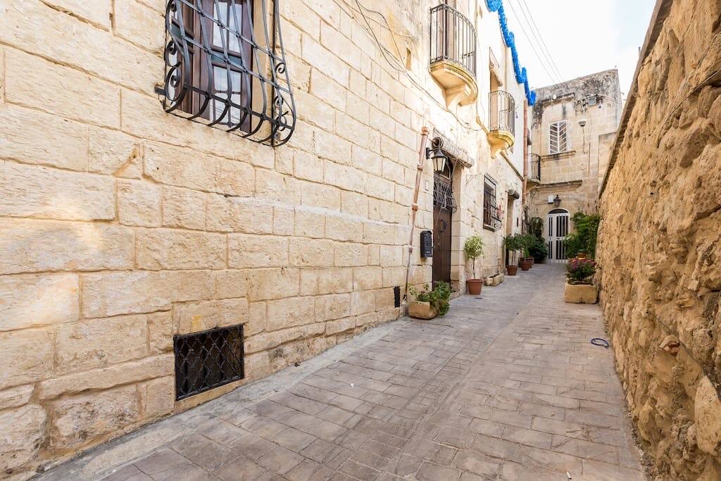 Main and only entrance in alley