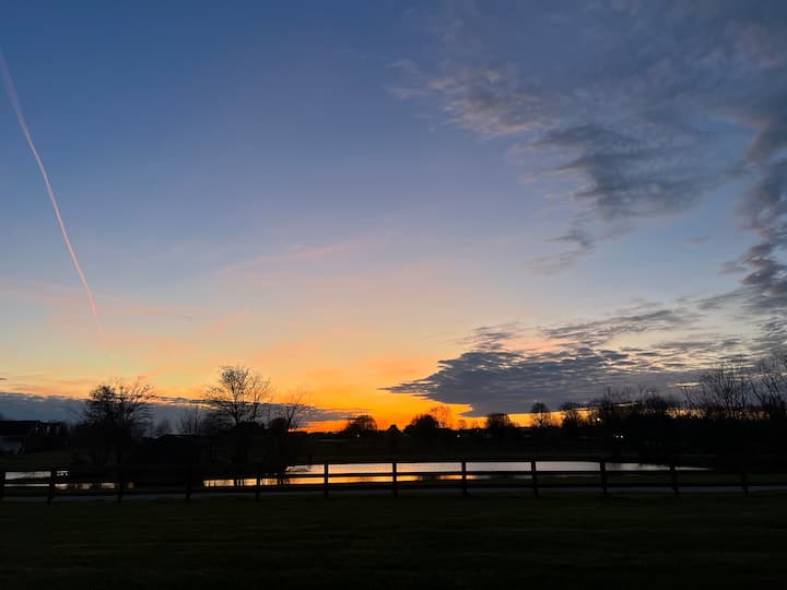 Cozy 2 bedroom home with sunset views Houses for Rent in Bowling