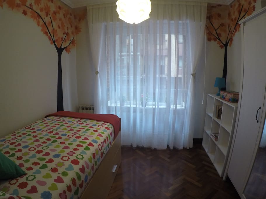 Habitación individual con cama de 90