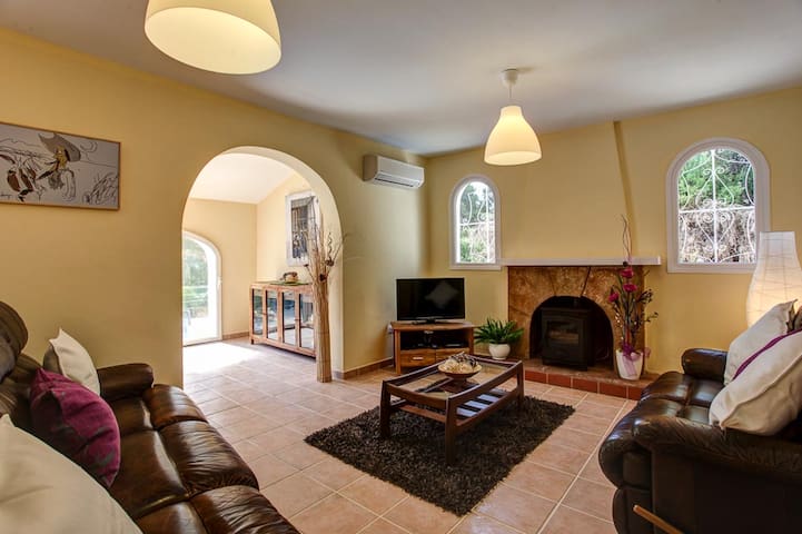 Solivillas Ltd managed Airbnb listing 3