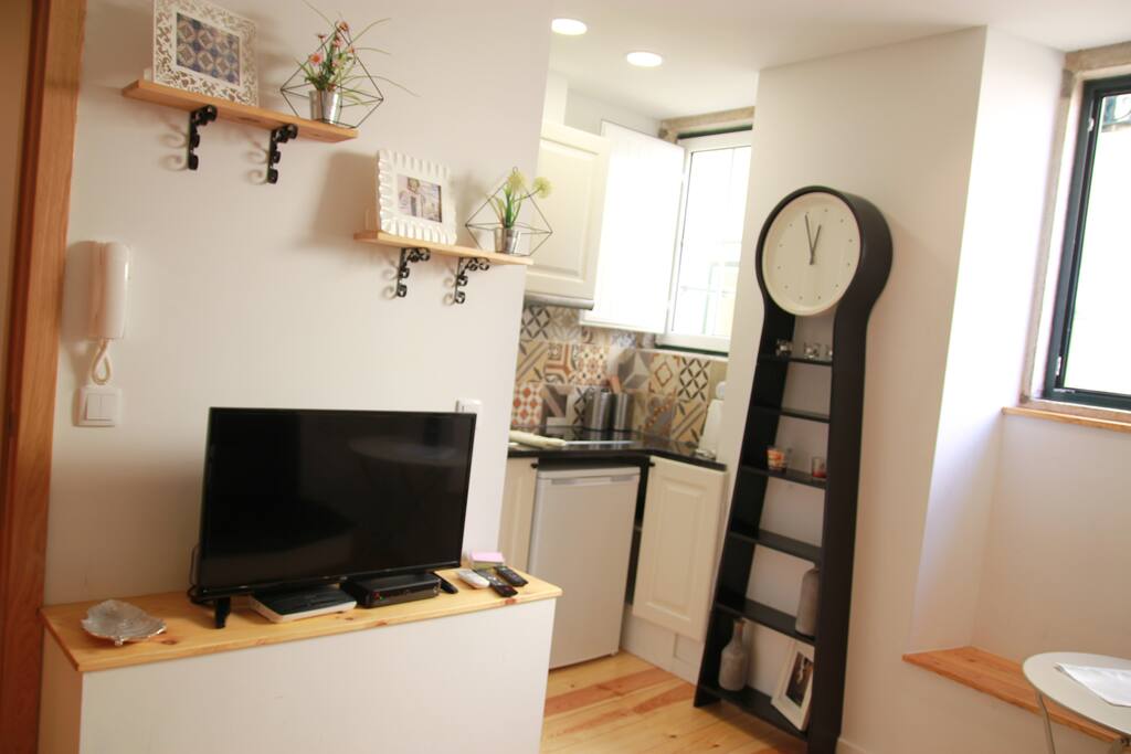 A confortable and well decorated place