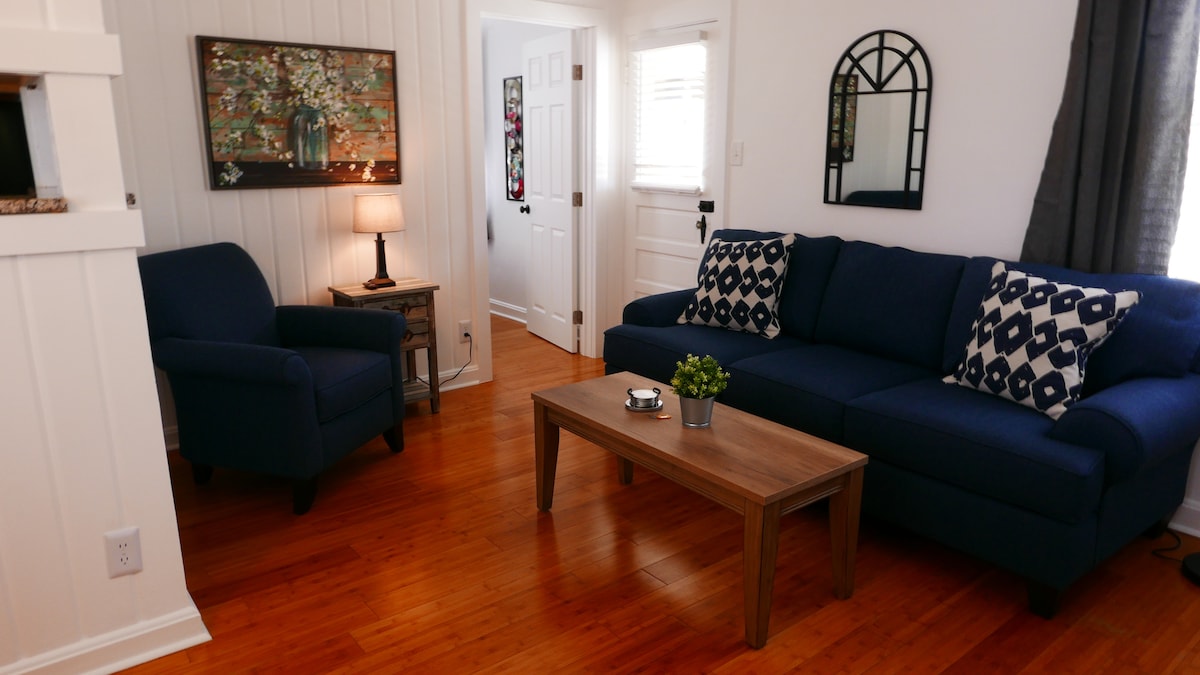 Successful Airbnb property: C8 Perfect location in city, balcony, free parking in St. Augustine