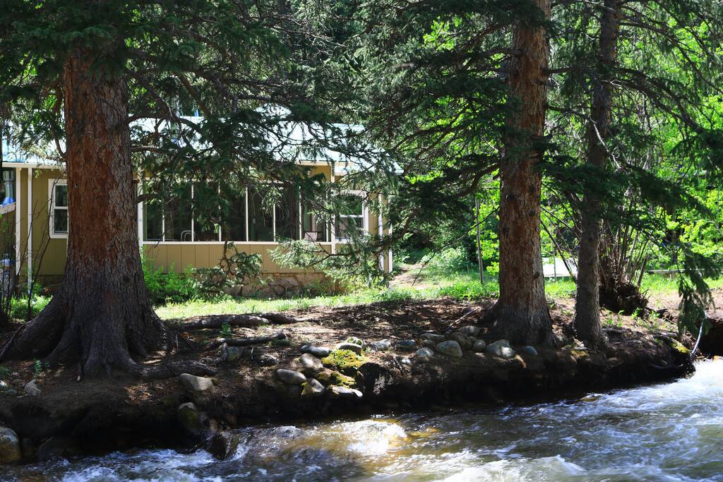 River Rest Mountain Cottage Cottages for Rent in Lyons, Colorado